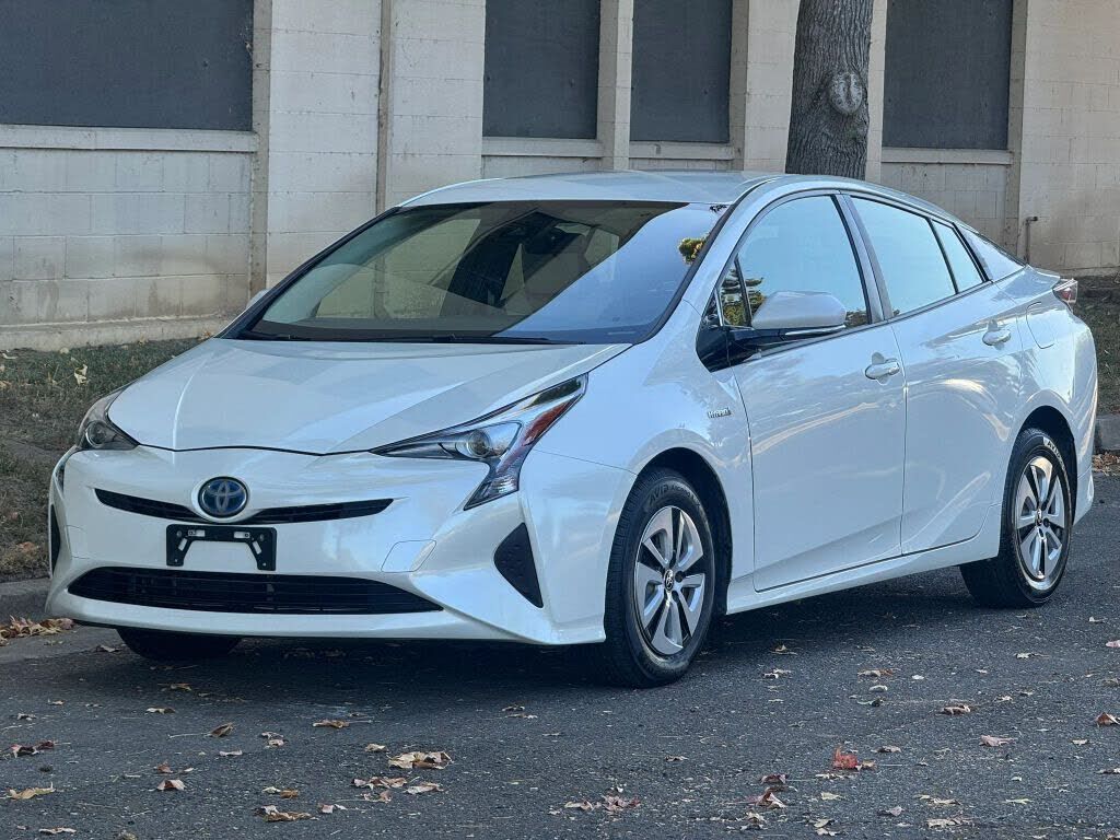 2017 TOYOTA PRIUS