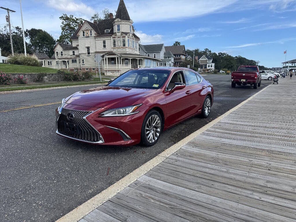 2019 LEXUS ES