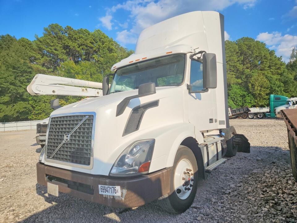 2017 VOLVO TRUCK VNL