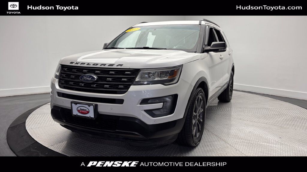2017 FORD Explorer