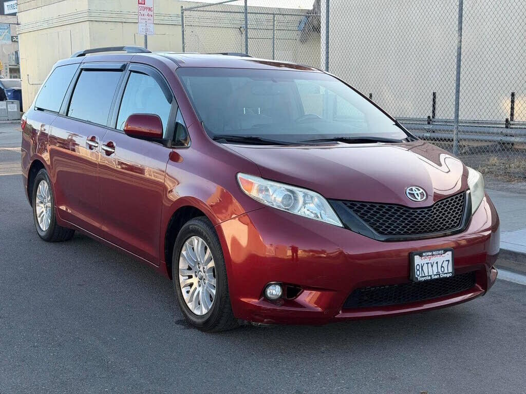 2017 TOYOTA Sienna