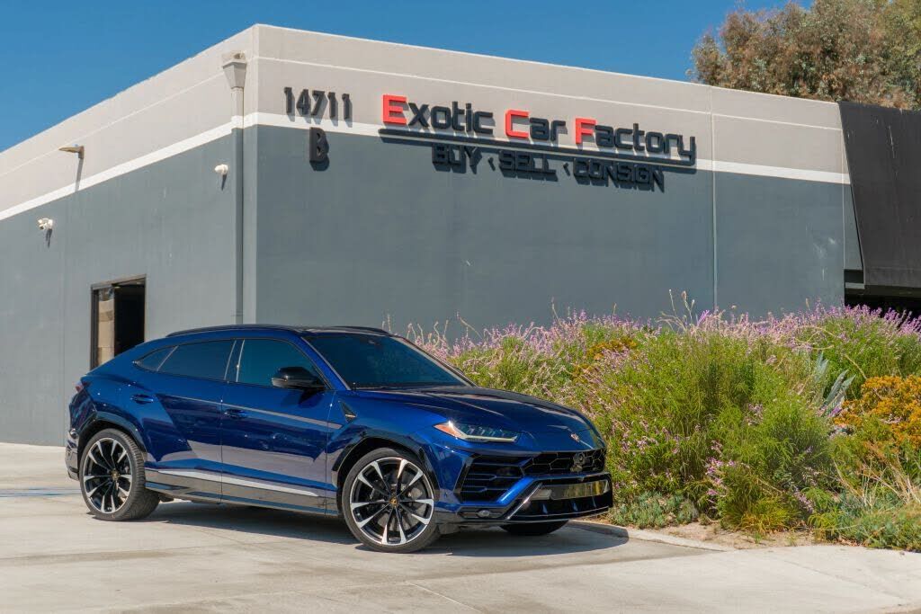 2020 LAMBORGHINI URUS