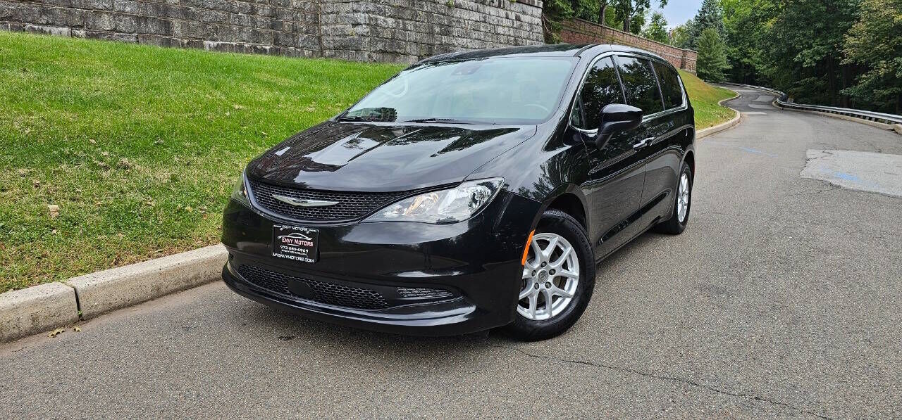 2022 CHRYSLER Voyager
