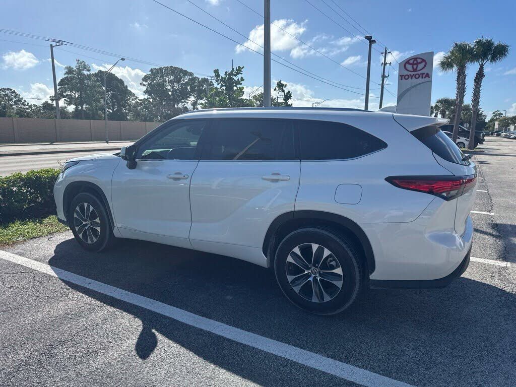 2021 TOYOTA Highlander