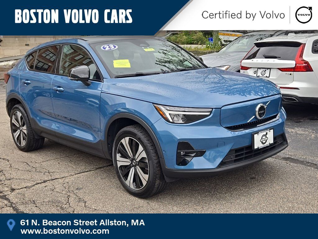 2023 VOLVO C40