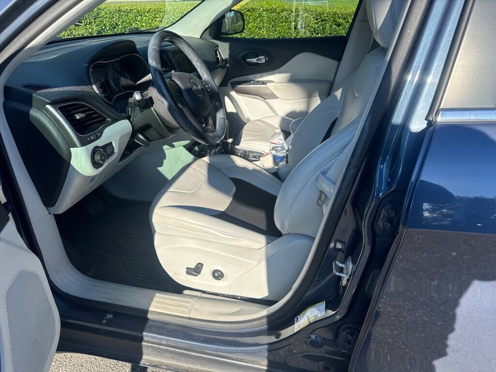 2021 JEEP Cherokee