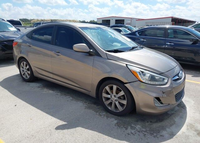 2014 HYUNDAI Accent