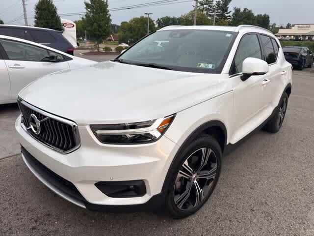 2021 VOLVO XC40