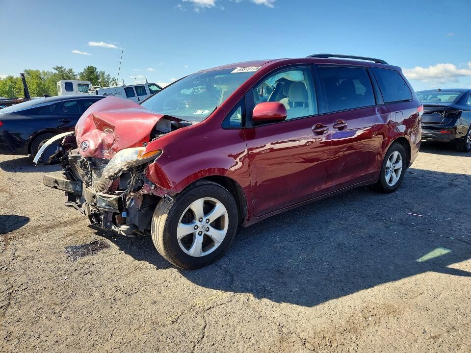 2014 TOYOTA Sienna