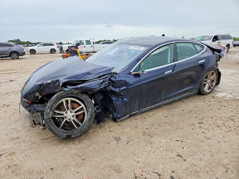 2015 TESLA Model S