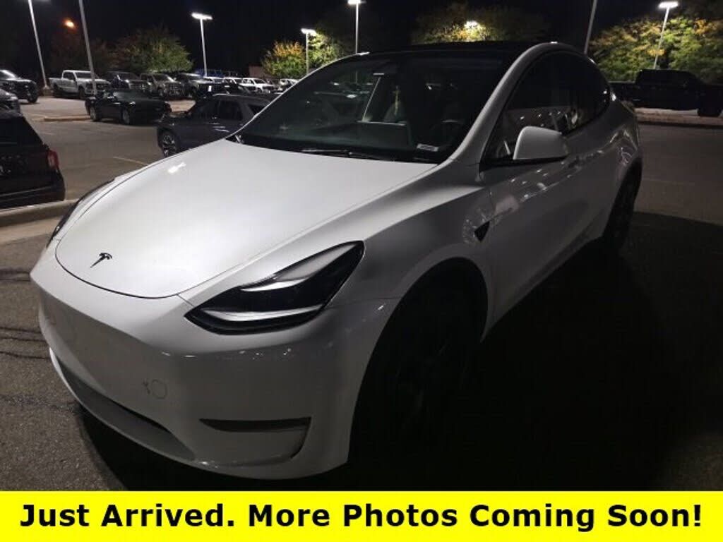 2024 TESLA Model Y