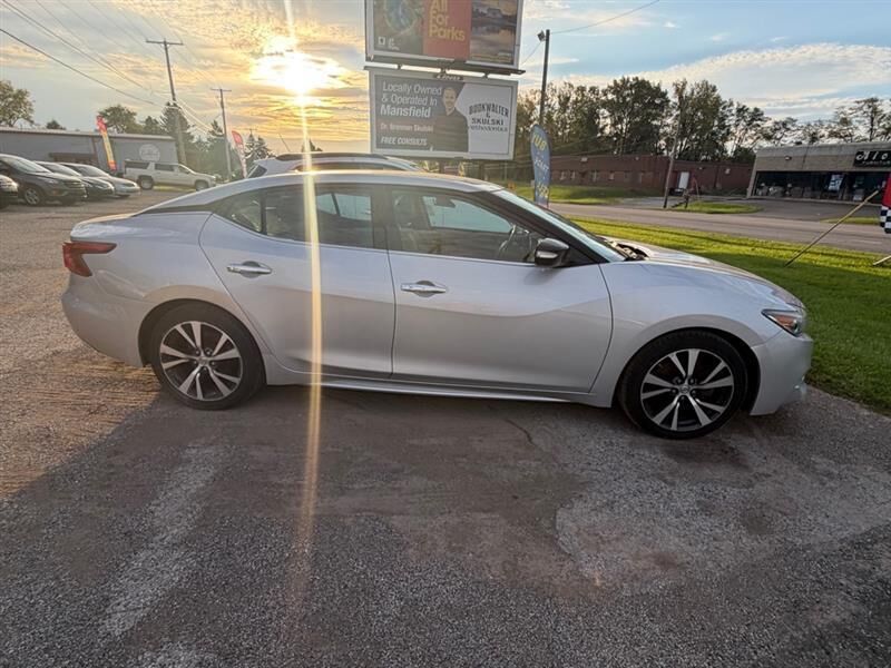 2017 NISSAN Maxima