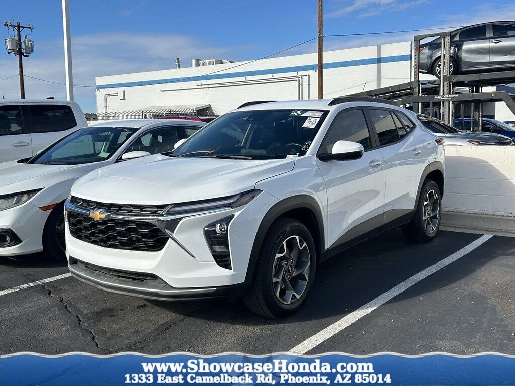 2025 CHEVROLET Trax