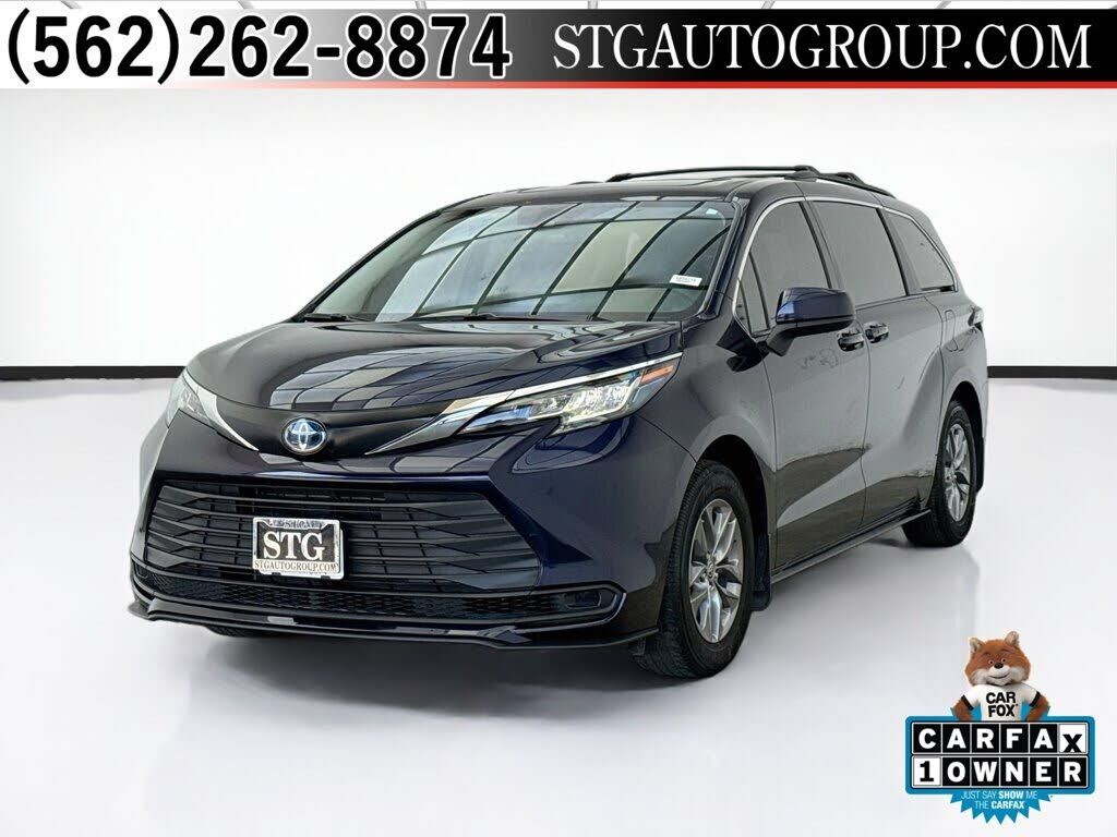 2023 TOYOTA Sienna