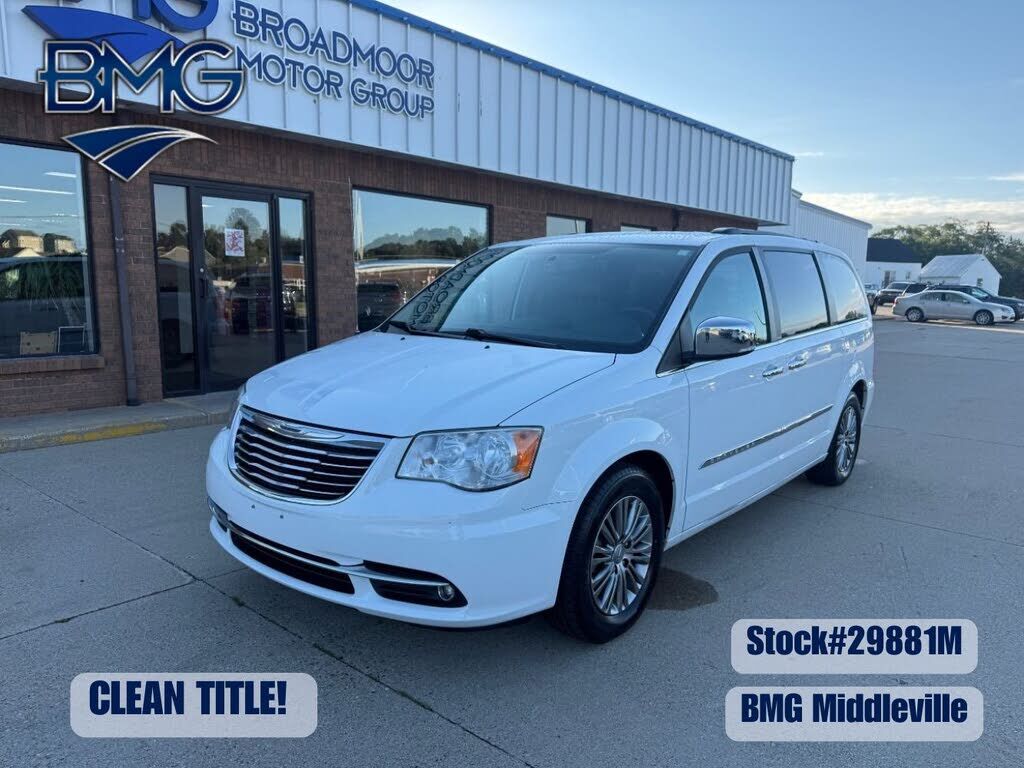 2014 CHRYSLER Town and Country