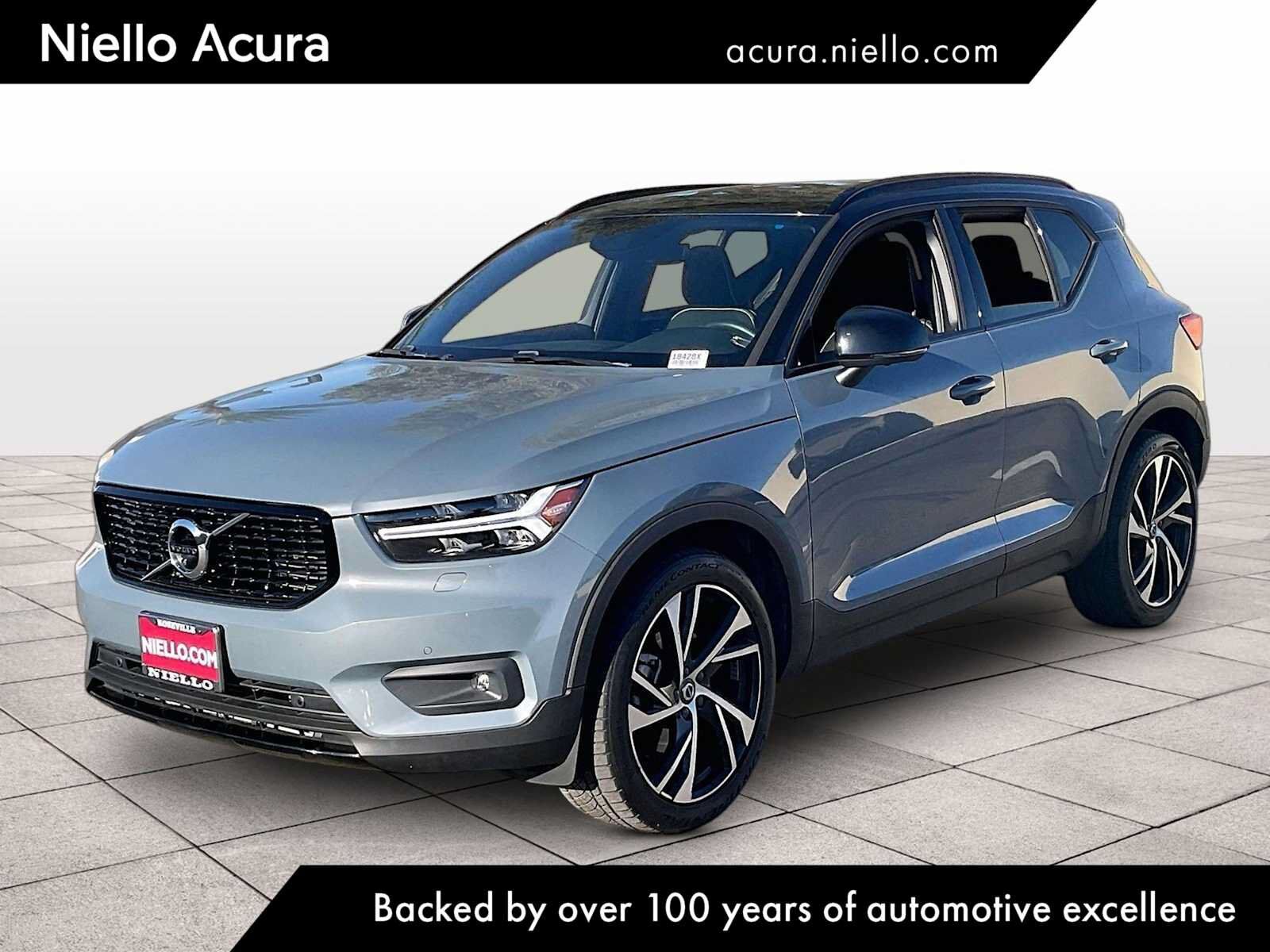 2020 VOLVO XC40