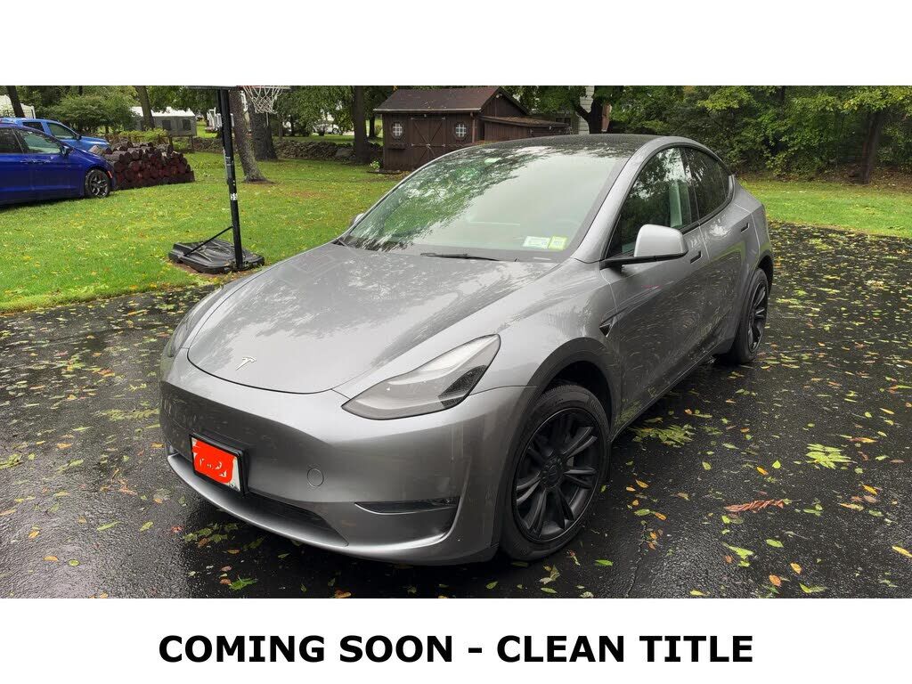 2024 TESLA Model Y