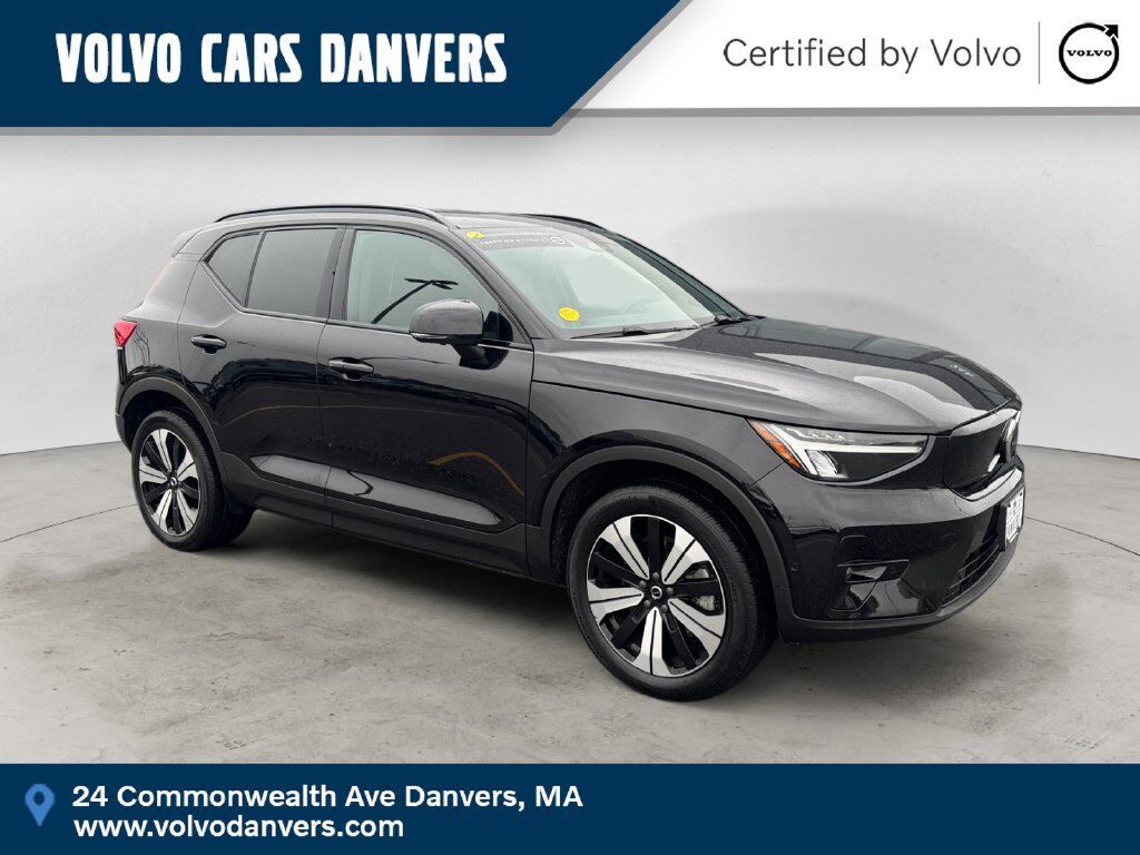 2023 VOLVO XC40