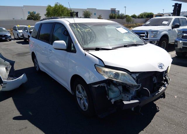 2012 TOYOTA Sienna