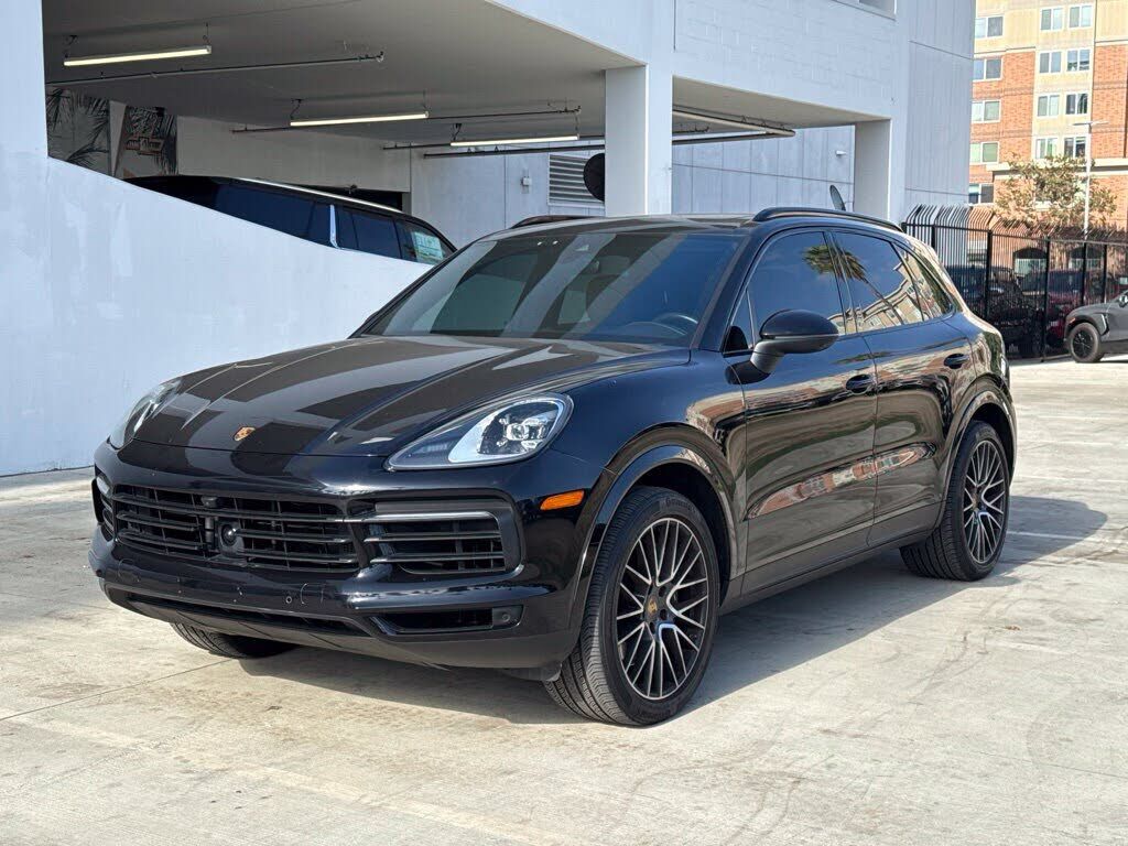 2022 PORSCHE Cayenne
