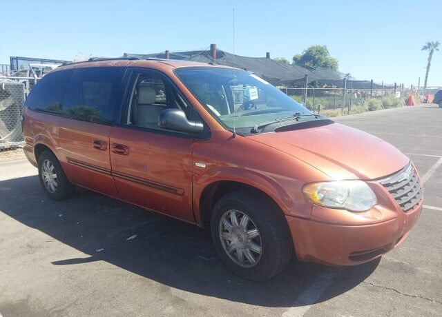 2006 CHRYSLER Town and Country