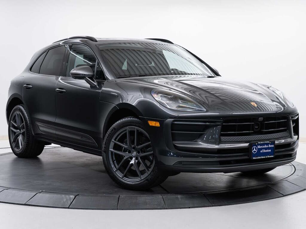 2026 PORSCHE Macan