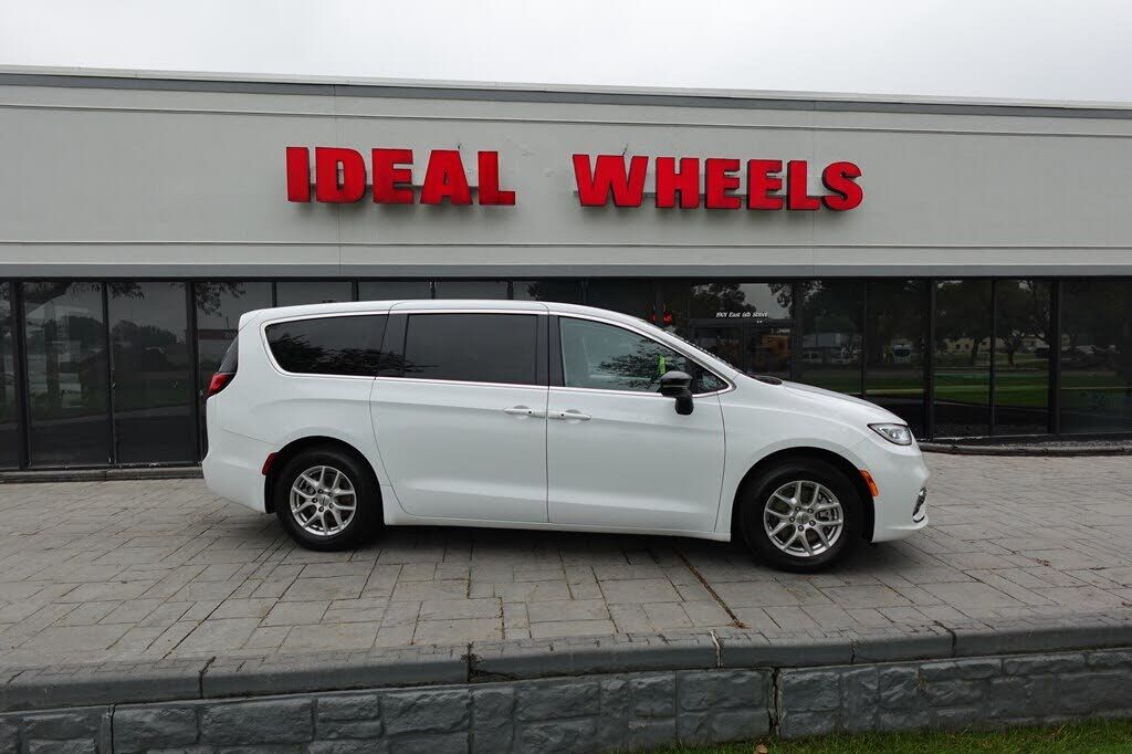2024 CHRYSLER Pacifica