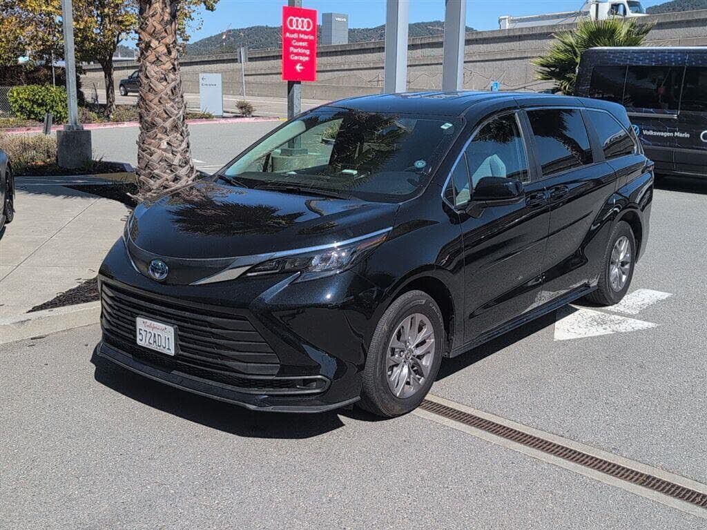 2025 TOYOTA Sienna