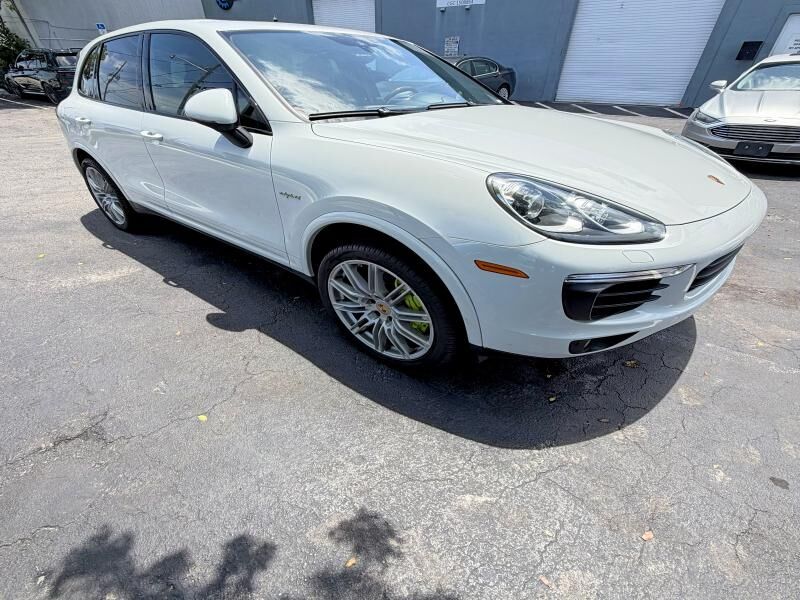 2017 PORSCHE Cayenne