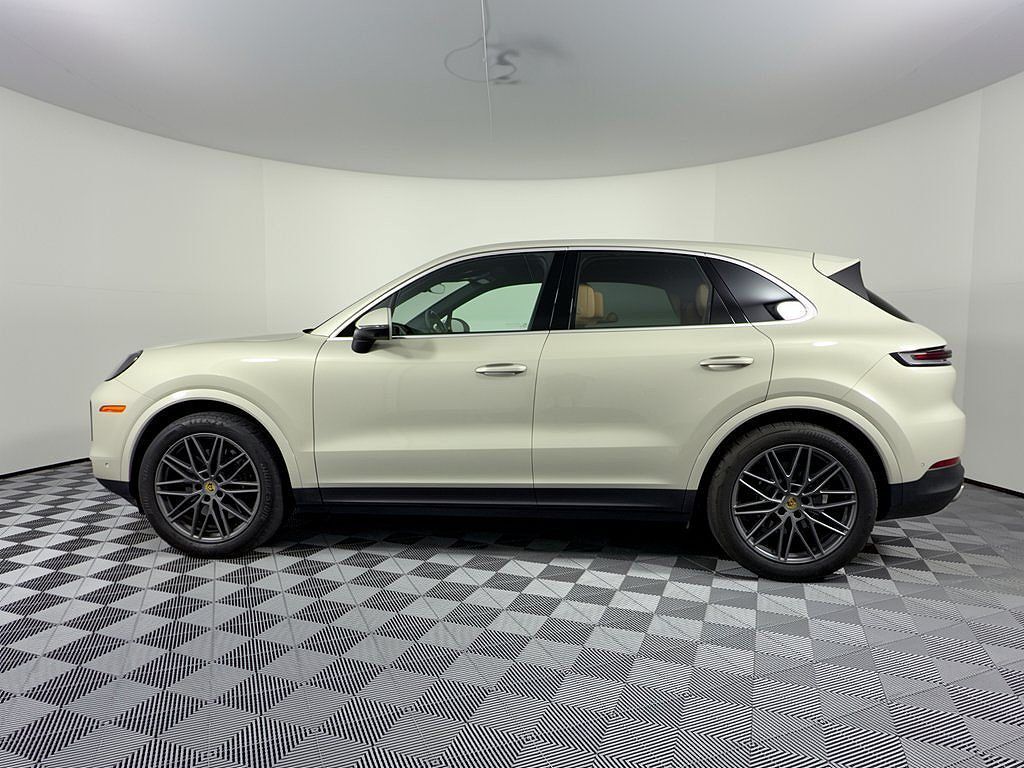 2024 PORSCHE Cayenne