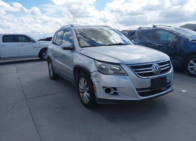 2011 VOLKSWAGEN Tiguan