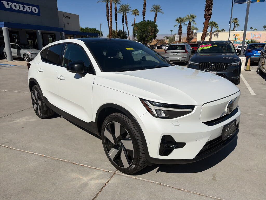 2023 VOLVO C40