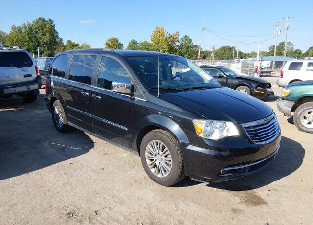 2014 CHRYSLER Town and Country