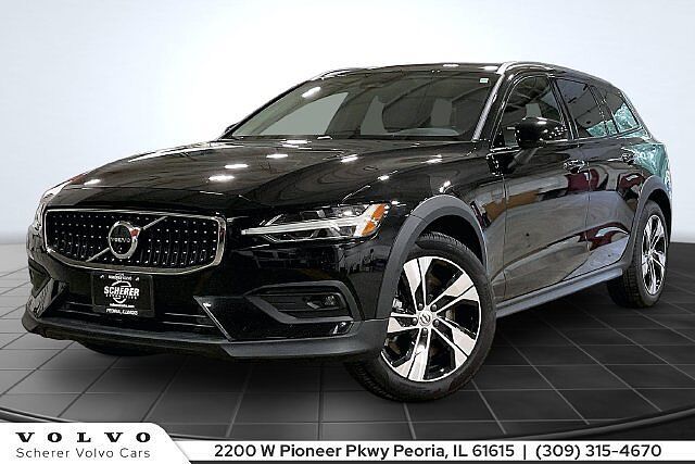 2026 VOLVO V60CC