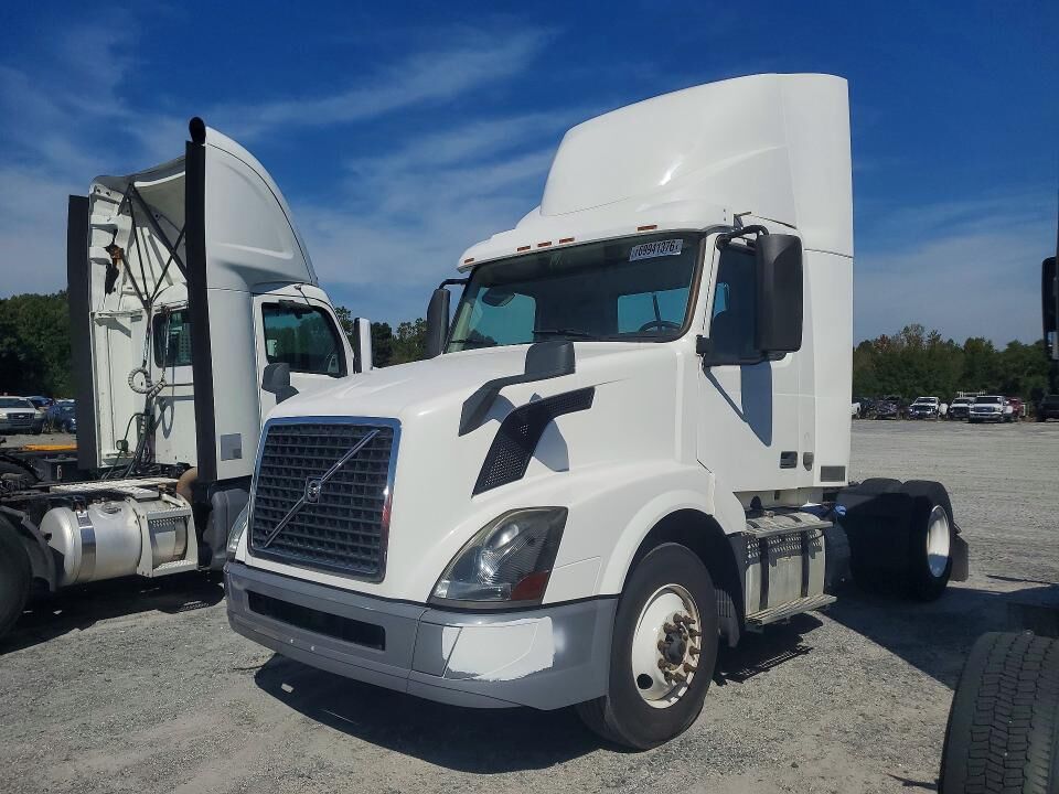 2018 VOLVO TRUCK VNL