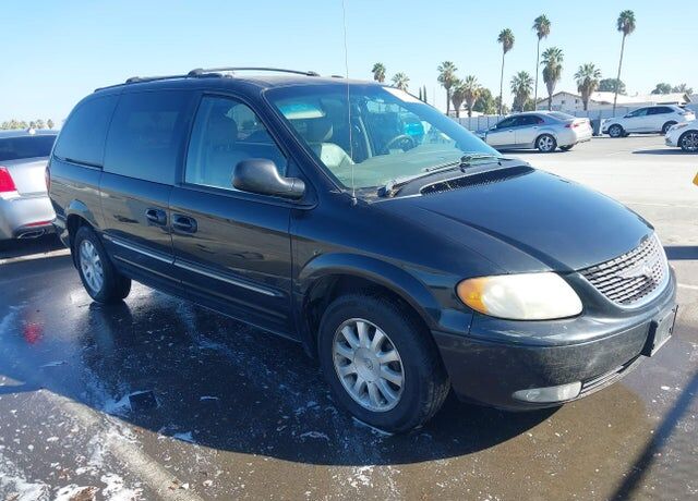 2003 CHRYSLER Town and Country