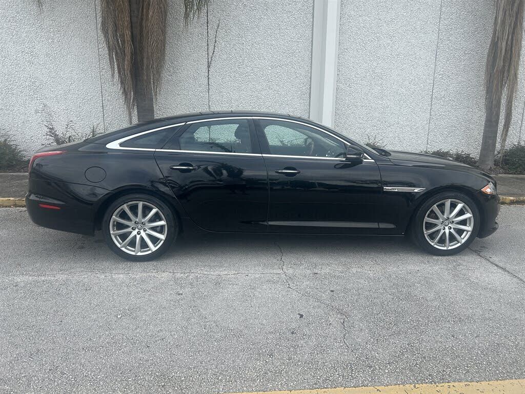 2011 JAGUAR XJ