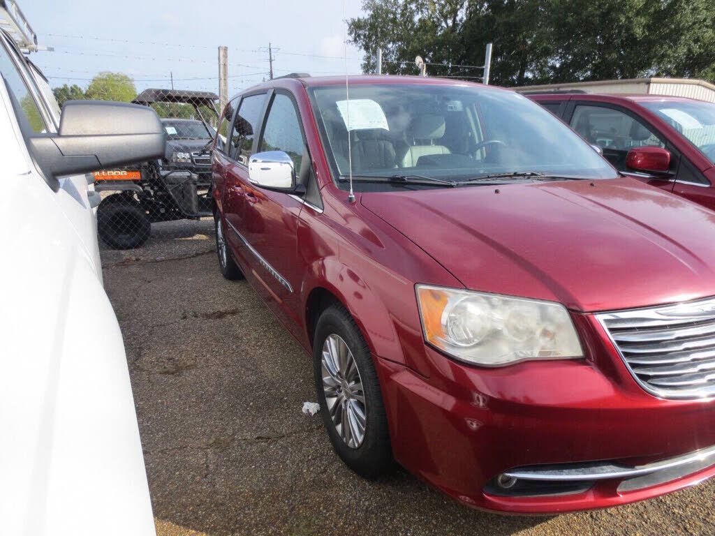 2013 CHRYSLER Town and Country