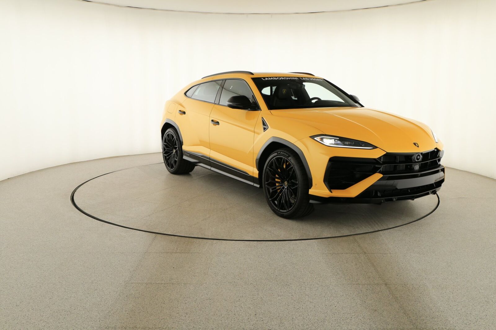 2026 LAMBORGHINI URUS