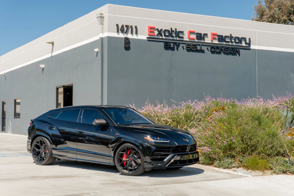 2020 LAMBORGHINI URUS