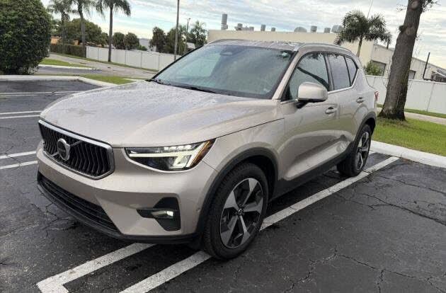 2024 VOLVO XC40