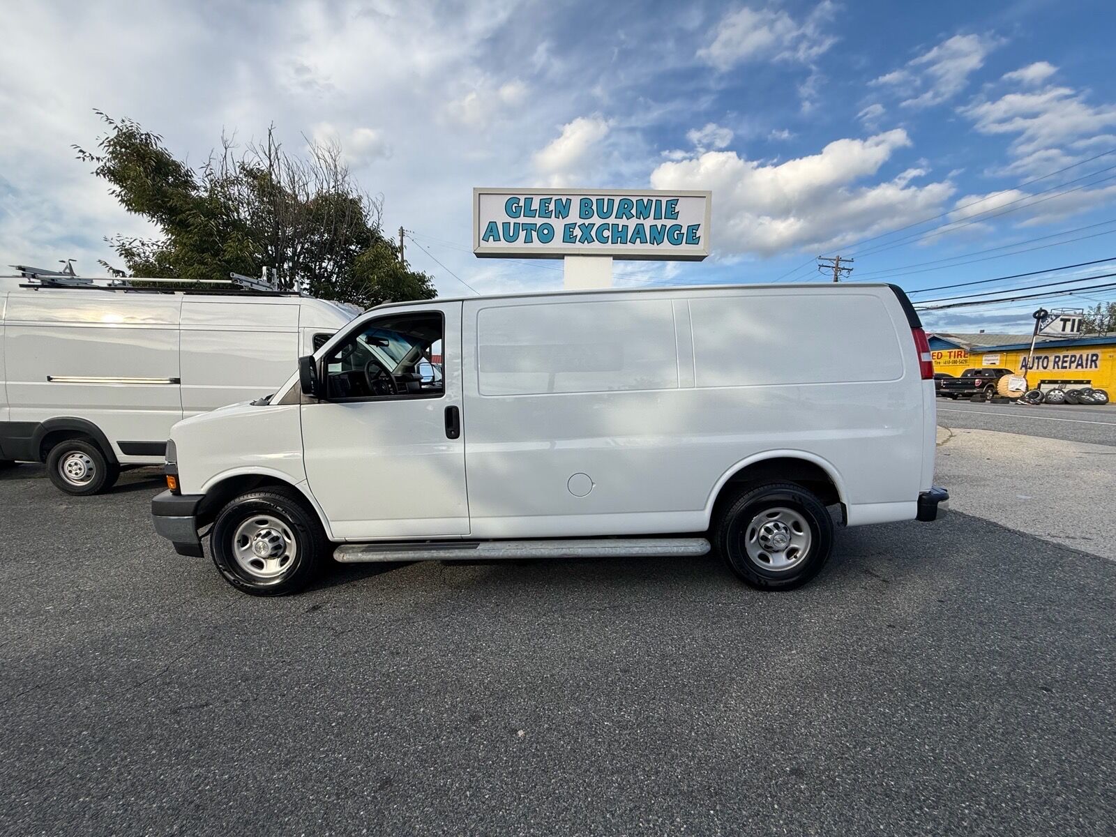 2020 CHEVROLET Express