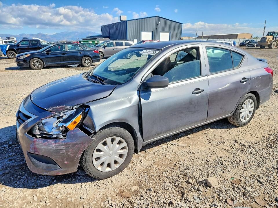 2017 NISSAN Versa