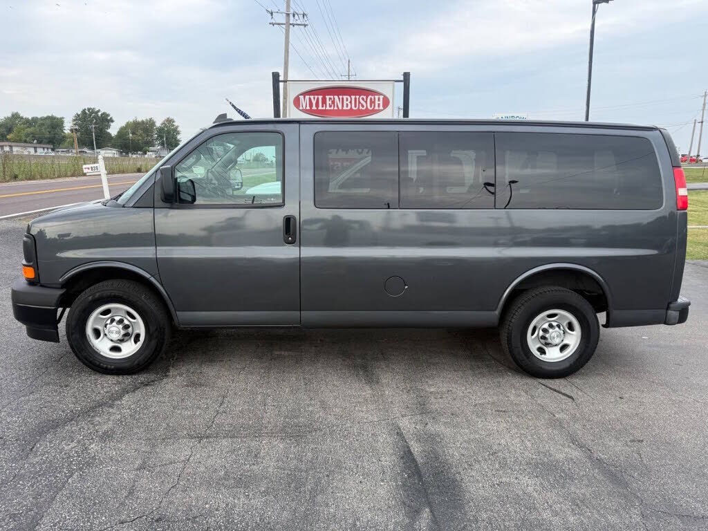 2017 CHEVROLET Express