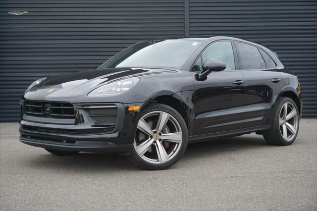 2023 PORSCHE Macan