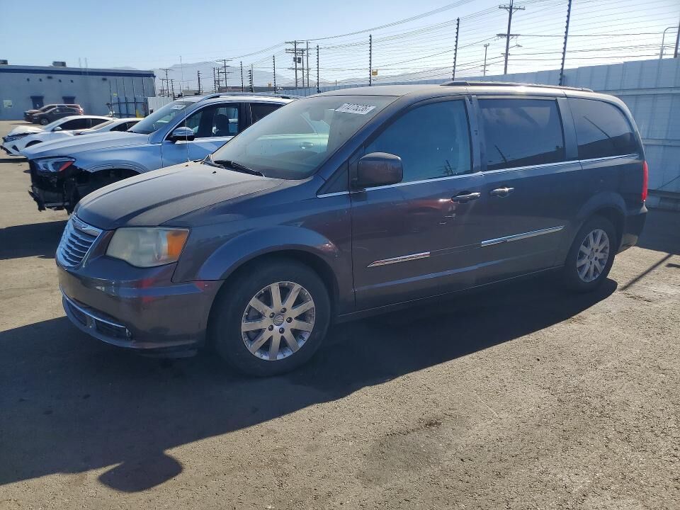 2016 CHRYSLER Town and Country