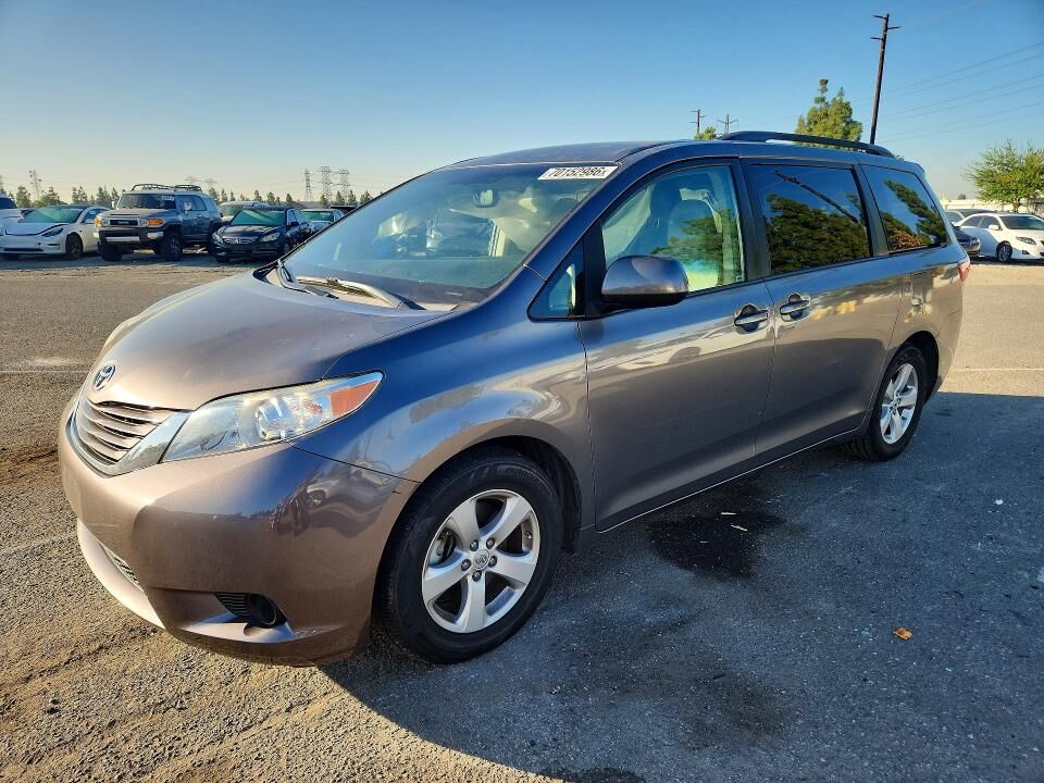 2016 TOYOTA Sienna