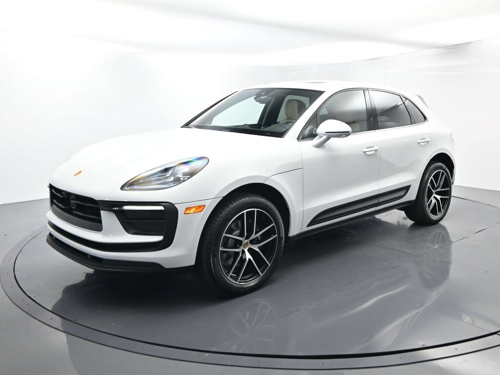 2026 PORSCHE Macan