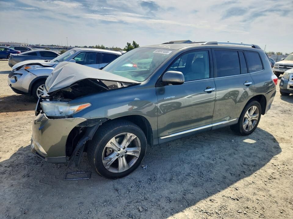 2013 TOYOTA Highlander