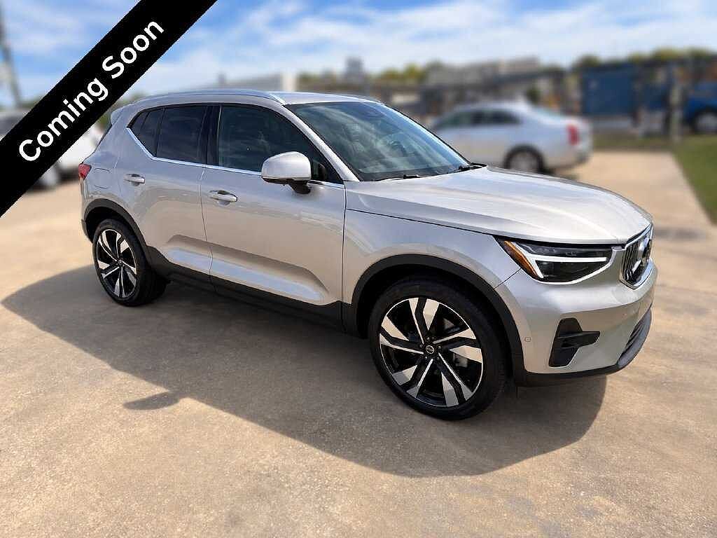 2024 VOLVO XC40